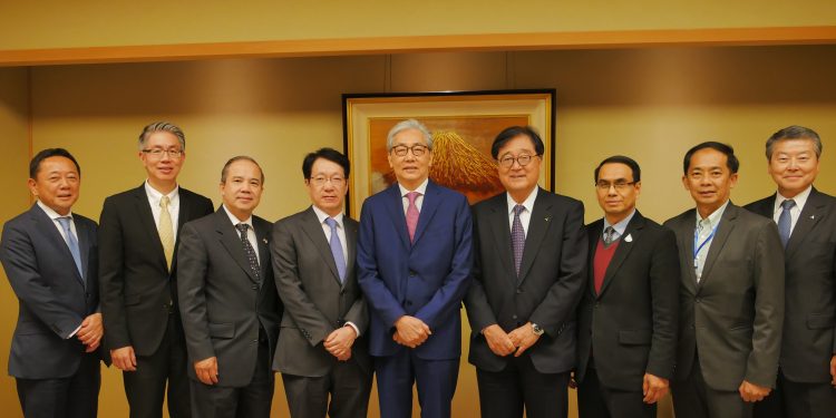 มิตซูบิชิ ให้การต้อนรับรองนายกรัฐมนตรี