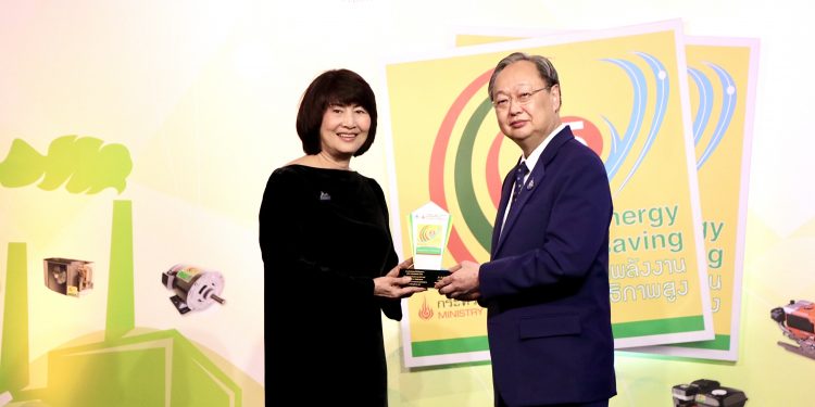 ลามิน่า รับมอบฉลากประหยัดพลังงานเบอร์ 5 จากกระทรวงพลังงานเป็นปีที่ 3