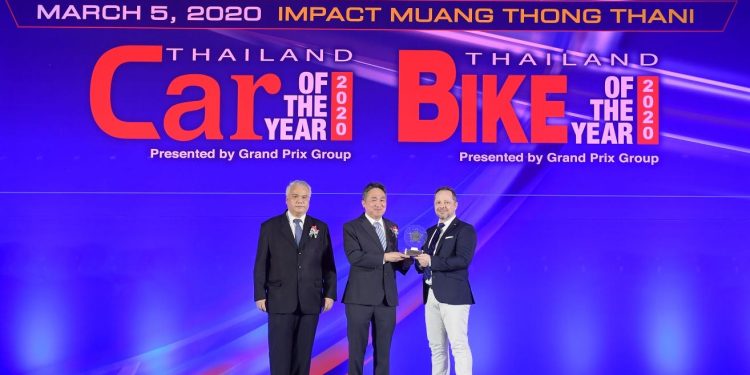 เบนท์ลีย์ เบนเทก้า คว้าแชมป์รางวัลรถยนต์ยอดเยี่ยมแห่งปี