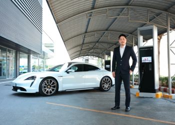 เอเอเอสฯ ติดตั้งสถานีชาร์จไฟระบบเอบีบีเป็นแห่งแรกของโลก