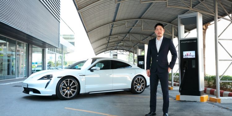 เอเอเอสฯ ติดตั้งสถานีชาร์จไฟระบบเอบีบีเป็นแห่งแรกของโลก