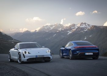 ปอร์เช่ ไทคานน์ คว้า 2 รางวัลเกียรติยศ