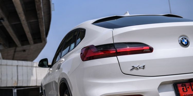 BMW X4 โปรไฟล์ใหม่ เสริมลุคโฉบเฉี่ยวพร้อมจัดเต็มเทคโนโลยีล้ำสมัยในราคาเดิม