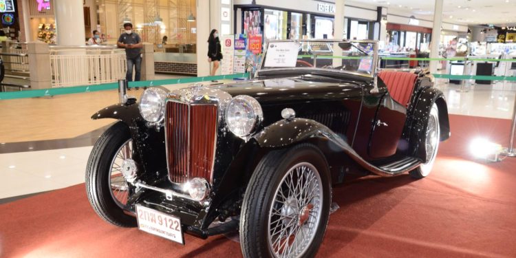 เชิญชมนิทรรศการรถโบราณ REMEMBER ME ที่ ฟิวเจอร์พาร์ค