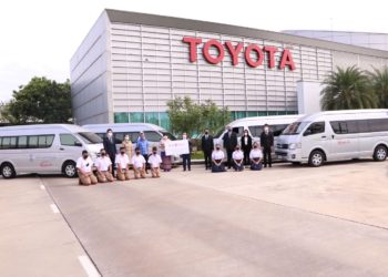 โตโยต้า ส่งมอบ “ฉากกั้นห้องโดยสารรถตู้” ป้องกันเชื้อฟุ้งกระจายระหว่างการเดินทาง