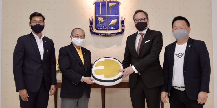 มินิ มอบรายได้ให้กองทุนชัยพัฒนาสู้ภัยโควิด-19