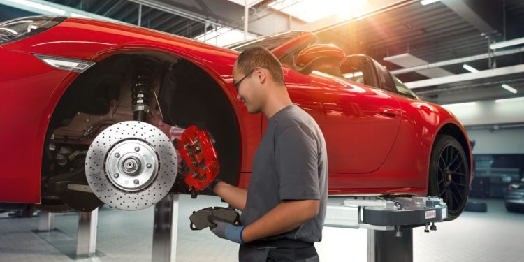 ปอร์เช่ จัดแคมเปญตรวจเช็คสภาพรถเพื่อความปลอดภัยในการขับขี่ช่วงฤดูฝน