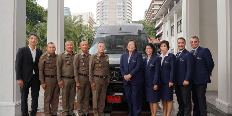 ผบ.ตร.รับมอบ Mercedes-Benz Sprinter