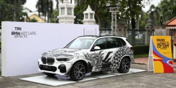 BMW ร่วมฉลอง 70 ปีความสัมพันธ์ไทย-ลาว เผยโฉม X5 พร้อมศิลปะลายไทยสมัยใหม่ เชื่อมสัมพันธภาพลุ่มน้ำโขง