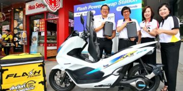 เอ.พี. ฮอนด้า ยกระดับธุรกิจเดลิเวอรี่ สู่ยุค EV จับมือแฟลชเอ็กซ์เพรส์ และโออาร์ นำรถ Honda PCX Electric มาใช้เป็นครั้งแรก