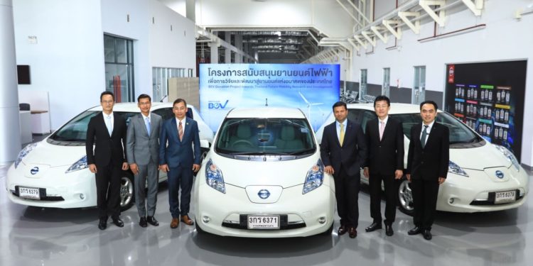 นิสสันบริจาค ‘ลีฟ เจนเนอเรชั่นแรก’ จำนวน 5 คัน ให้แก่มหาวิทยาลัยและสถาบันยานยนต์ชั้นนำ