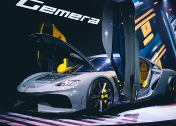 Koenigsegg ส่ง 2 ไฮเปอร์คาร์จากสวีเดนสู่ไทย พร้อมฉลองแต่งตั้งตัวแทนจำหน่ายอย่างเป็นทางการ