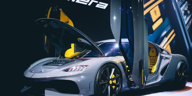 Koenigsegg ส่ง 2 ไฮเปอร์คาร์จากสวีเดนสู่ไทย พร้อมฉลองแต่งตั้งตัวแทนจำหน่ายอย่างเป็นทางการ