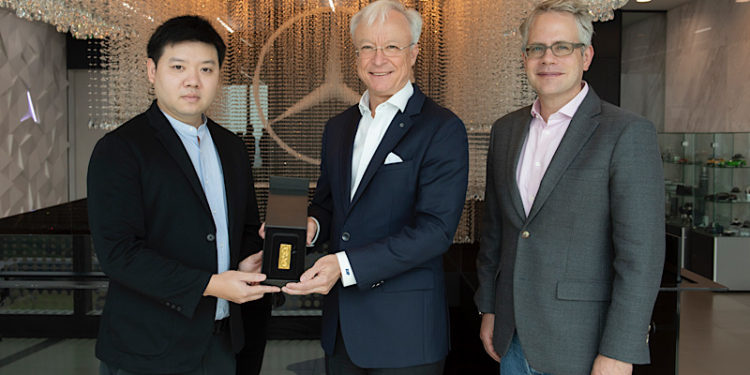 เมอร์เซเดส-เบนซ์ มอบทองคำมูลค่ากว่า 1 ล้านบาทให้ลูกค้าผู้โชคดีที่ออกรถยนต์ “The new GLB”