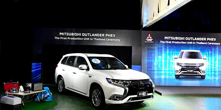 พิธีฉลองการผลิต มิตซูบิชิ เอาท์แลนเดอร์ พีเอชอีวี คันแรกในประเทศไทย