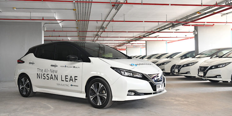 นิสสันประเทศไทยส่งมอบ นิสสัน ลีฟ 24 คันให้กับการไฟฟ้านครหลวง