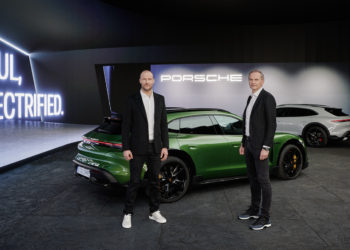 การเปิดตัวครั้งแรกของโลก กับ ครอส ทัวริสโม ยนตรกรรมสปอร์ตอเนกประสงค์พลังงานไฟฟ้า