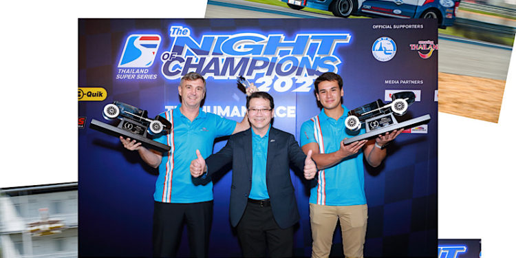 นักแข่งทีมฟอร์ดฉลองชัยในพิธีมอบรางวัล The Night of Champions 2020