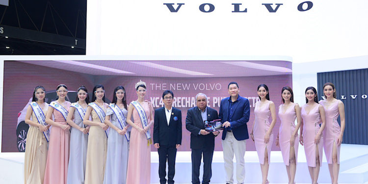 วอลโว่ คาร์ ประเทศไทย รับรางวัล Exhibit Design Award จากงานมอเตอร์โชว์ ครั้งที่ 42