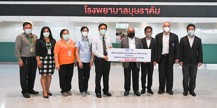 คณะผู้บริหารบริษัทกรังด์ปรีซ์ฯ มอบเงิน 200,000 บาท สมทบทุนรพ.บุษราคัม รักษาผู้ป่วยโควิด-19