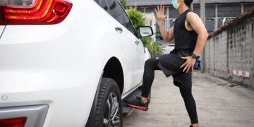 ฟิตหุ่นไปกับฟอร์ด เอเวอเรสต์และเจ็ทส์ เปลี่ยนรถให้เป็นยิมกับ 7 ท่าออกกำลังกายเสริมแกร่งง่ายๆ ที่บ้าน