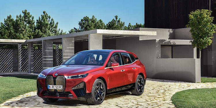 เปิดตัวบีเอ็มดับเบิลยู iX และ iX3 รถยนต์ SAV พลังงานไฟฟ้า 100% รุ่นแรก ก้าวสู่อนาคตแห่งยนตรกรรมไฟฟ้า