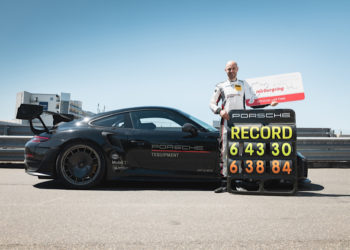 ปอร์เช่ ทำลายสถิติที่ Nürburgring ด้วย 911 จีที2 อาร์เอส