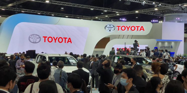 ตลาดรถยนต์กรกฎาคมชะลอตัว ยอดขายรวม 52,442 คัน ลดลง 11.6% (ข้อมูลโดยโตโยต้า)