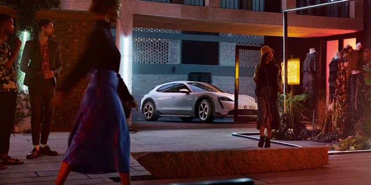 ผู้ชนะการแข่งขัน Porsche Data Cup นำเสนอโครงการนวัตกรรมสุดล้ำในงานนิทรรศการ Expo Day 10