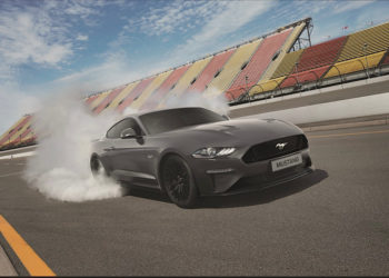 รถสปอร์ตระดับตำนาน ฟอร์ด มัสแตง เพิ่มสีเทาใหม่ ‘คาร์บอนไนซ์ เกรย์’