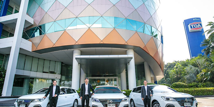 เอ็มจี ย้ำภาพผู้นำจุดประกายความนิยมรถอีวี ส่งมอบ MG EP 100 คัน ให้กับบริษัทชั้นนำของไทย