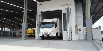 กลุ่มตรีเพชรเปิด “ศูนย์ซ่อมตัวถังและสีรถบรรทุกมาตรฐานอีซูซุ”