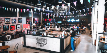 เปิดตัวบีเอ็มดับเบิลยู R 18 Smiths Custom พร้อมเซอร์ไพรส์ชุดใหญ่สำหรับคนรักมอเตอร์ไซค์ Heritage