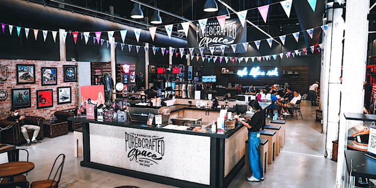 เปิดตัวบีเอ็มดับเบิลยู R 18 Smiths Custom พร้อมเซอร์ไพรส์ชุดใหญ่สำหรับคนรักมอเตอร์ไซค์ Heritage