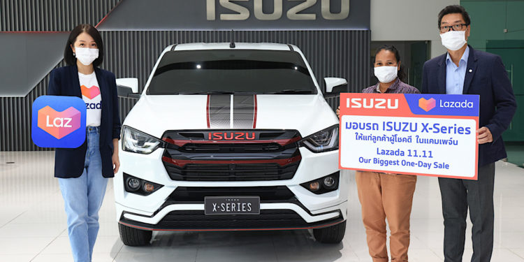 ซูซุร่วมกับลาซาด้ามอบเซอร์ไพรส์ใหญ่ รถ “อีซูซุ เอ็กซ์ – ซีรี่ส์” ให้แก่ผู้โชคดีจากแคมเพจ์น Lazada 11.11 Our Biggest One-Day Sale