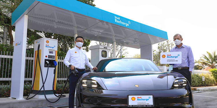 เชลล์ จับมือ ปอร์เช่ ผสานกำลังสองแบรนด์ชั้นนำระดับโลก ขยายเครือข่ายสถานีชาร์จรถยนต์พลังงานไฟฟ้าประสิทธิภาพสูงจากมาเลเซียสู่ประเทศไทย