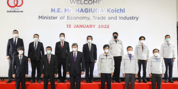 รัฐมนตรีญี่ปุ่นเข้าเยี่ยมชมการดำเนินงาน บริษัท โตโยต้า มอเตอร์ ประเทศไทย จำกัด