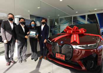 ส่งมอบบีเอ็มดับเบิลยู iX xDrive50 Sport แก่ลูกค้าคนแรกในไทยอย่างเป็นทางการ