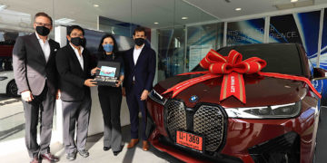 ส่งมอบบีเอ็มดับเบิลยู iX xDrive50 Sport แก่ลูกค้าคนแรกในไทยอย่างเป็นทางการ