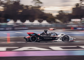 ทีมแข่ง TAG Heuer Porsche Formula E สร้างประวัติศาสตร์ด้วยชัยชนะอันดับ 1 และ2