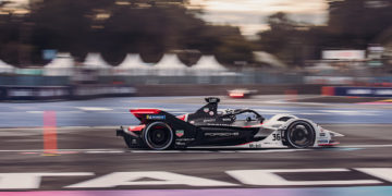 ทีมแข่ง TAG Heuer Porsche Formula E สร้างประวัติศาสตร์ด้วยชัยชนะอันดับ 1 และ2