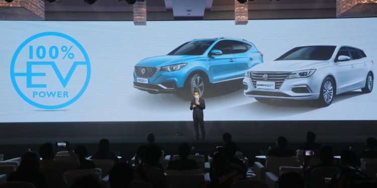 เอ็มจี ขานรับนโยบายรัฐ เตรียมส่งอีวีลงตลาดอย่างน้อย 3 รุ่นในปีนี้ ประเดิมรุ่นแรกในงานมอเตอร์โชว์นี้