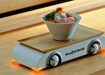 เทคโนโลยี e-4ORCE จากนิสสันช่วยเสิร์ฟราเม็งได้อย่างไม่มีสะดุด