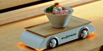 เทคโนโลยี e-4ORCE จากนิสสันช่วยเสิร์ฟราเม็งได้อย่างไม่มีสะดุด