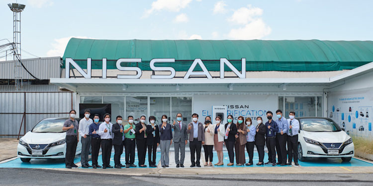 กรุงเทพมหานคร และ JICA เข้าเยี่ยมชมศูนย์การเรียนรู้ด้านยานยนต์ไฟฟ้านิสสัน