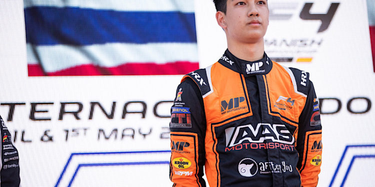 “เติ้น” พาธงชาติไทยขึ้นโพเดี้ยมอันดับ 1 ในรายการสุดหิน F4 Spanish Championship 2022