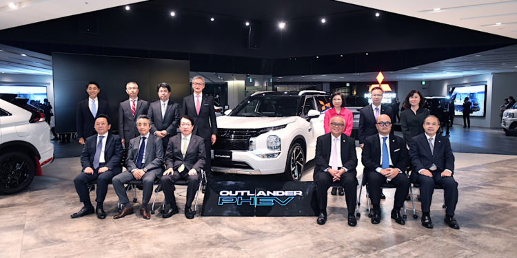 รองนายกรัฐมนตรีและรัฐมนตรีว่าการกระทรวงพลังงาน เยือนสำนักงานใหญ่ของ มิตซูบิชิ มอเตอร์ส คอร์ปอเรชั่น