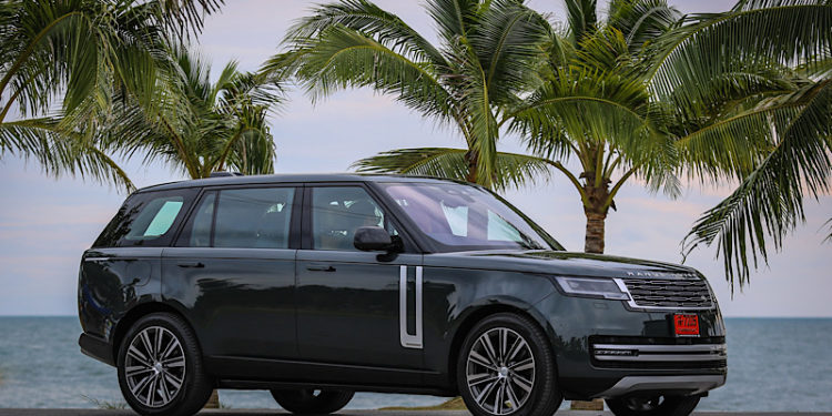 แลนด์โรเวอร์เปิดตัว NEW RANGE ROVER สร้างนิยามใหม่ของการเดินทางที่หรูหรา