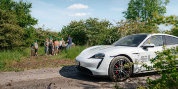 ร่วมเดินทางไปกับปอร์เช่ ไทคานน์ (Porsche Taycan) เพื่อสนับสนุนโครงการพัฒนาท้องถิ่นทั่วทุกมุมโลก