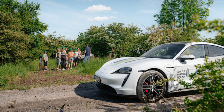 ร่วมเดินทางไปกับปอร์เช่ ไทคานน์ (Porsche Taycan) เพื่อสนับสนุนโครงการพัฒนาท้องถิ่นทั่วทุกมุมโลก